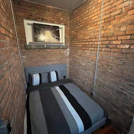 2 Bedroom Stylist Apartment Detroit Exterior photo